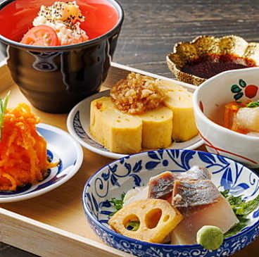 鶴舞 酒ヲ嗜ム 和酒ト豆皿のおすすめ料理1