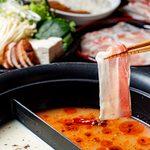 ランチの満腹コースは「１，９８０円」でお肉に野菜、ソフトドリンクが食べ飲み放題！