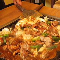 肉の達人が見極めた厳選ホルモンを熱々の鉄板焼きで♪