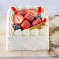 【アニバーサリーコースの選べるケーキ】苺のショートケーキ(12cm)…甘さ控えめで、ふっくら軽い口当たりです。