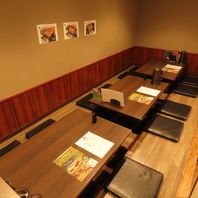 木の温もりを感じる落ち着いた店内