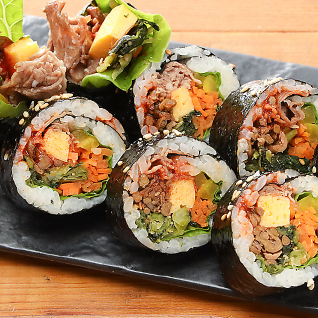 ヒョンチャンキンパは様々な食感が口の中に広がり、絶妙の味付けでどんどん食べちゃいます♪