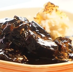 牛タンと牛スジの黒シチュー 焼ポテト添え