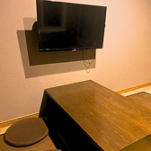 【個室タイプの席も完備！お子様連れに便利なスペースも♪】座り心地の良い掘りごたつ席は幅広いシーンにぴったり☆個室もございますのでごゆっくり食事と団欒をご満喫ください。キッズスペースもありますので家族連れやママ会にも◎※禁煙席