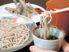 石臼で引く蕎麦粉を、毎日手打ちするこだわりの“蕎麦”