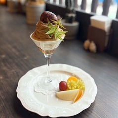 和栗モンブランパフェ 秋の果物添え