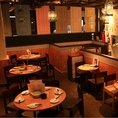 25名様ぐらいのパーティーで貸切れるフロア。30名様からの宴会は、同じビルの5階にある系列店『ELLE HALL Dining』がオススメ！！デコのお料理をビュッフェスタイルで、リーズナブルにご用意しております。http://www.hotpepper.jp/strJ001116933/