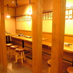 ちょっとした大人数でも対応できるテーブル席もご用意！