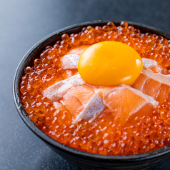 サーモンこぼれイクラ丼