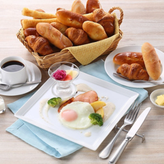 焼き立てパン食べ放題付き！フライドエッグプレート