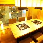 ◆三宮の夜景を見下ろす完全個室。杉の薫りが心地よい、極上の空間