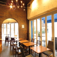 天井が高く、開放的な上質空間◎ゆったり寛げる