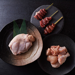 茨城県産ブランド鶏「つくば匠美鶏」「大山鶏」などを使用。