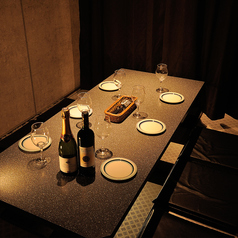 【堀りごたつ6名×2席】ゆったりお食事の時間をお楽しみ頂ける掘りごたつを12席完備。女子会などのグループ利用に最適です。本格イタリアンの食べ放題は2490円から!