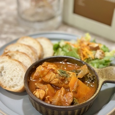 鶏もも肉のトマト煮込み