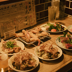 「魚・串かつ・たこ焼き。酒呑み喜ぶ満丸名物