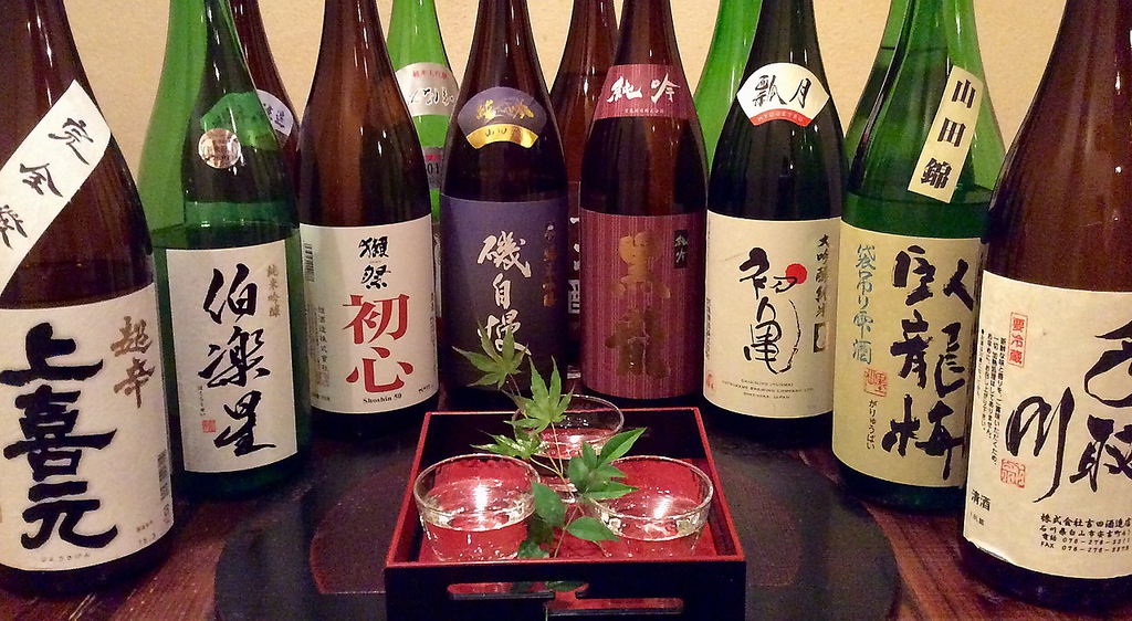話題のお酒から地酒まで種類豊富に取り揃えてます。