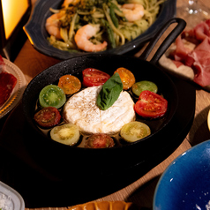 カマンベールチーズとミニトマトのアヒージョ