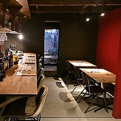 貸切のご利用も承っております。着席で18名様、立食では30名様まで対応可能です。会社の歓送迎会など、大人数のお集まりにもご利用ください。結婚式の二次会や同窓会など、思い出に残る特別なパーティーにもおすすめです。お気軽にお電話にてご相談ください。