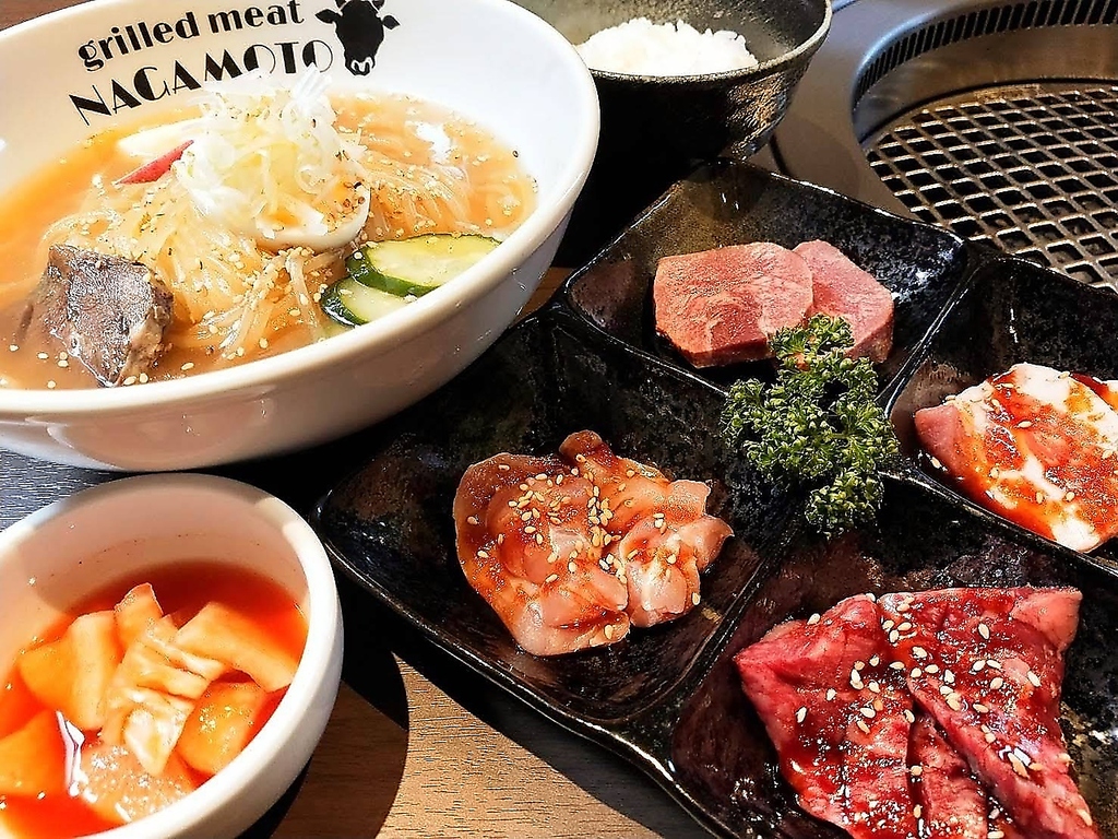 少量で楽しみたい方には半ライスもご用意しております。美味しい赤身肉や冷麺などをご堪能下さい♪