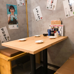 三宮駅徒歩1分、和の趣き溢れる店内は大人の為の落ち着いた雰囲気となっております。2名様~75名様までご利用可能な個室席は三宮駅での接待や女子会、合コンなど各種宴会に最適なプライベート個室空間♪※お写真は系列店になります。