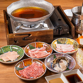 秘伝出汁にさっとくぐらせて味わう看板のしゃぶしゃぶ。
