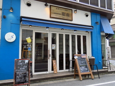 広々とした店内はテーブルや椅子のセッティングも自由自在！用途に合わせてお好みの店内レイアウトに変更が可能です。会社の歓送迎会や懇親会をはじめ、結婚式の二次会など様々なシーン、人数やパーティーの内容に応じたスタイルをご提案させていただきます。