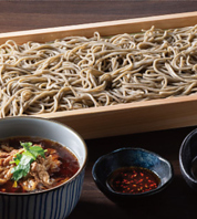 喉越し抜群の自社製麺へぎそばを堪能