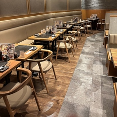 2名様から最大16名様まで使える「テーブル席」