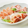 料理メニュー写真&nbsp;サラミとハムの盛り合わせ