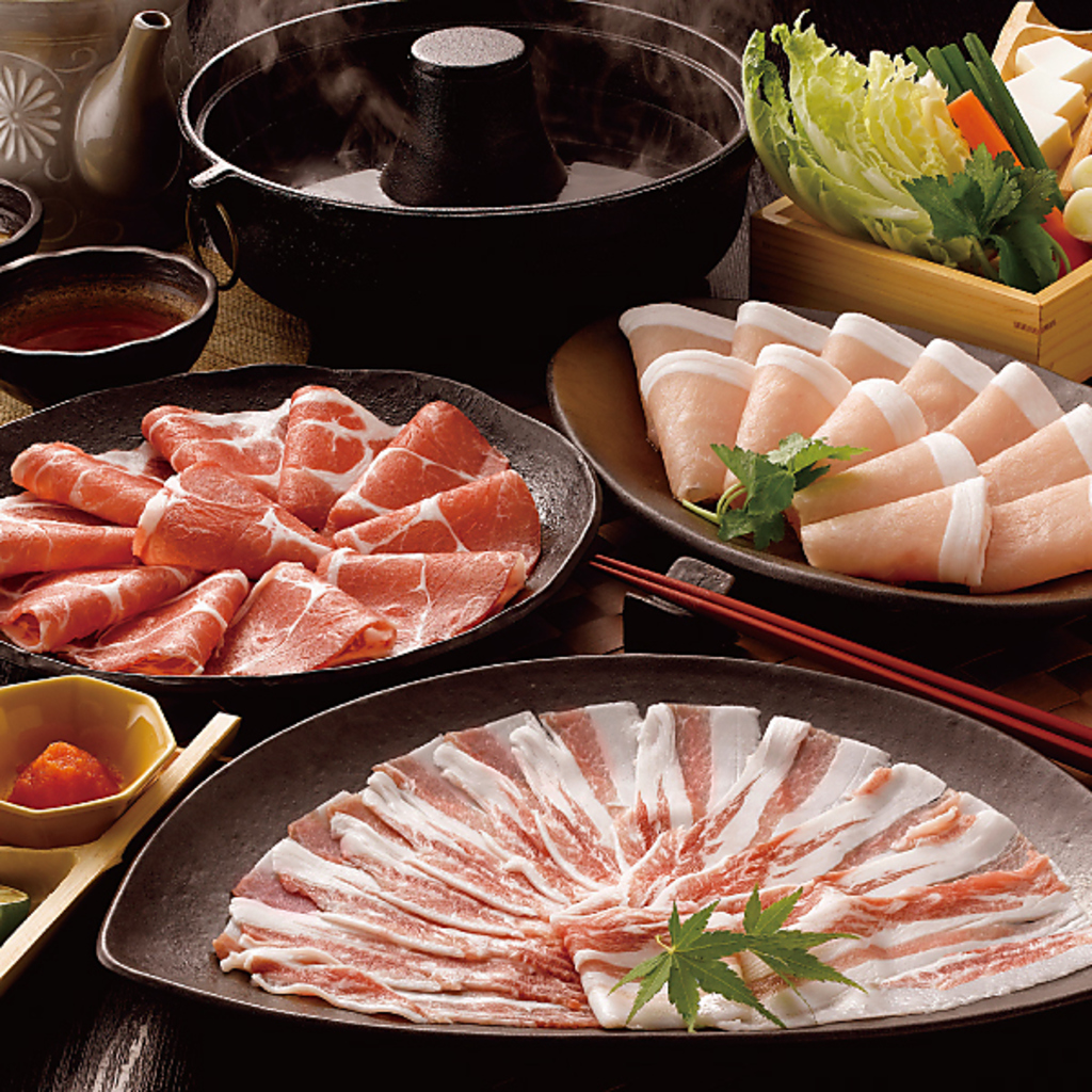 150分飲放付き！沖縄黒豚のしゃぶしゃぶやもつ鍋、白湯鍋など選べるお鍋付きのコースもございます◎