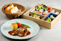 意匠を凝らした空間で味わう、洗練されたモダンな料理