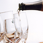 ワインセラーにはこだわりのワインを多く取り揃えております。お好みのワインがございましたらスタッフまでお声掛けください。