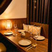 落ち着いた雰囲気の店内と完全個室で、ゆったりと会話を楽しめる空間。肉料理とイタリアンをシェアしながら、自然と距離が縮まります。渋谷で少し大人なデートをしたい夜におすすめです。