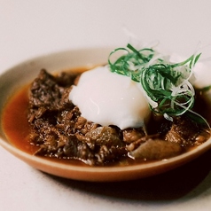 黒毛和牛すじ煮込み　温玉のせ