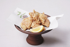昆布出汁に漬けた鶏唐揚げ