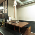 会社の飲み会や友人との集まりなど、6名様の利用にも対応可能なテーブル席をご用意。ゆったり座れるスペースで、料理と会話を存分に楽しめる空間です。貸切やコース相談もお気軽にどうぞ。