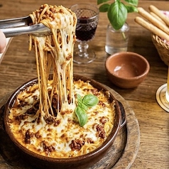とろーりとろけるミートボルケーノパスタの写真