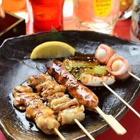 香ばしく焼き上げる串焼きは必食！お酒との相性も抜群