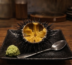 殻付きウニ刺し