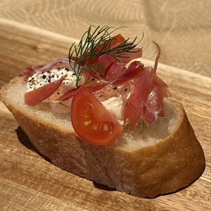 クリームチーズと生ハムのブルスケッタ