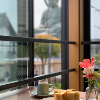 -落ち着きのある店内でお食事や会話をお楽しみください