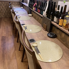 お一人様大歓迎、利き酒をするならカウンターがおすすめです