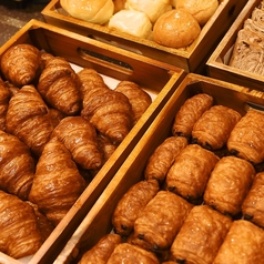 ▼焼き立てパン 8～10 種を焼立てで日替わり