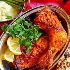 インド料理の代表的なメニュー【タンドリーチキン】の写真