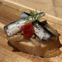 オイルサーディンとキノコのブルスケッタ