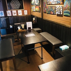 壁には、店主が自ら描いたすてきな作品が飾られています。