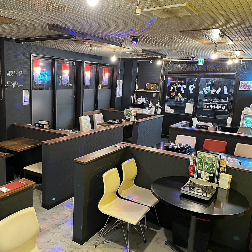 一部の席はロールカーテンで半個室となるため、プライベートなお食事にも最適です◎ぜひご利用下さい