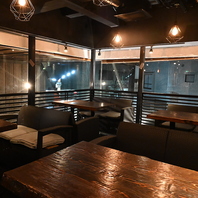 ゆっくり過ごせるリゾート風の店内♪