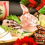 ヤームトゥの宴コースを御紹介！まずは新鮮島魚の刺身☆歯ごたえ充分ぷりぷりした食感が美味しい！